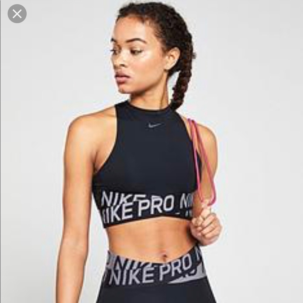 Nike intertwist crop top
